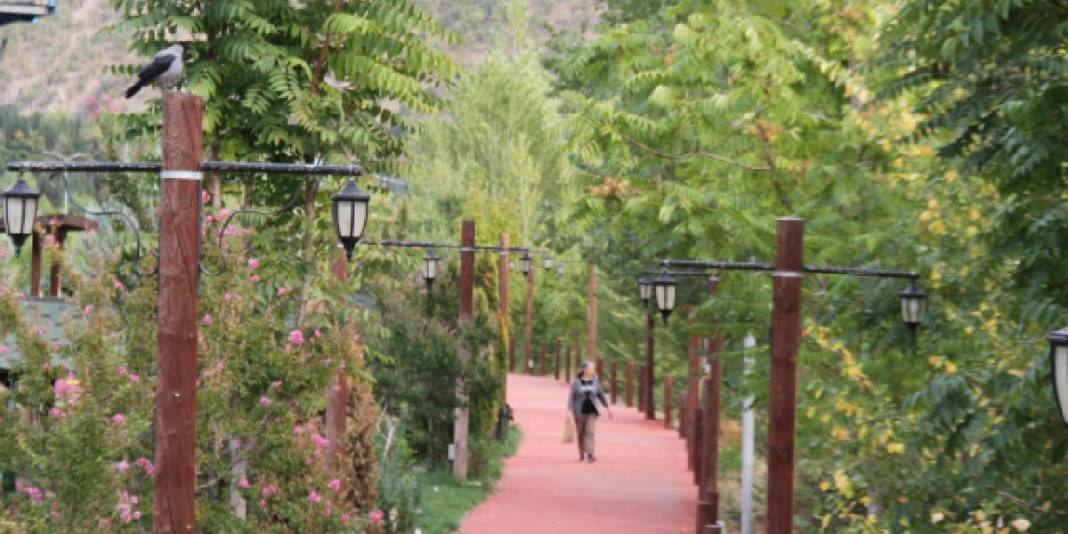 Yazın ziyaretçi akınına uğruyor, nüfusu 10 katına çıkıyor! Batının değil doğunun uğrak noktası: O ilimiz şimdi kabuğuna çekildi 3